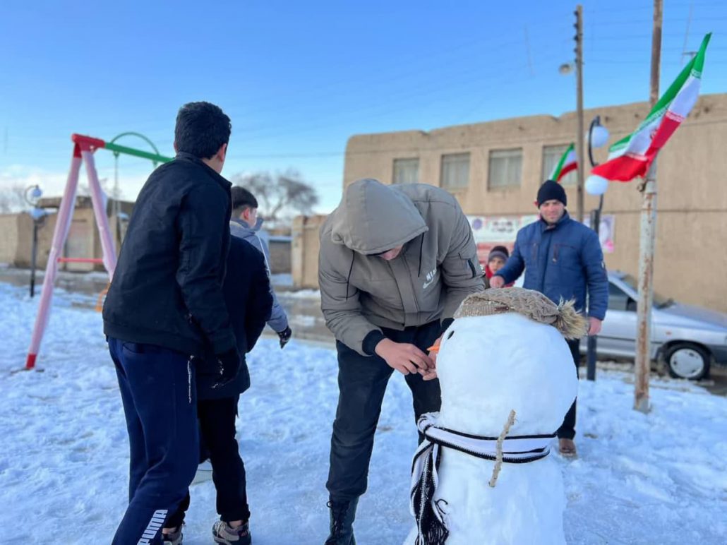 برگزاری جشنواره آدم برفی در روستای سناج شهرستان فامنین به مناسبت گرامیداشت دهه مبارک فجر  و به همت هیات ورزش‌های همگانی، شورای اسلامی و دهیار روستای‌ سناج فامنین