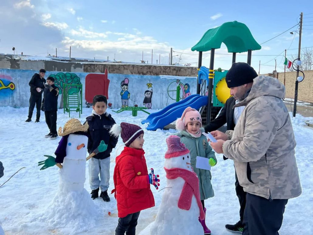 برگزاری جشنواره آدم برفی در روستای سناج شهرستان فامنین به مناسبت گرامیداشت دهه مبارک فجر  و به همت هیات ورزش‌های همگانی، شورای اسلامی و دهیار روستای‌ سناج فامنین
