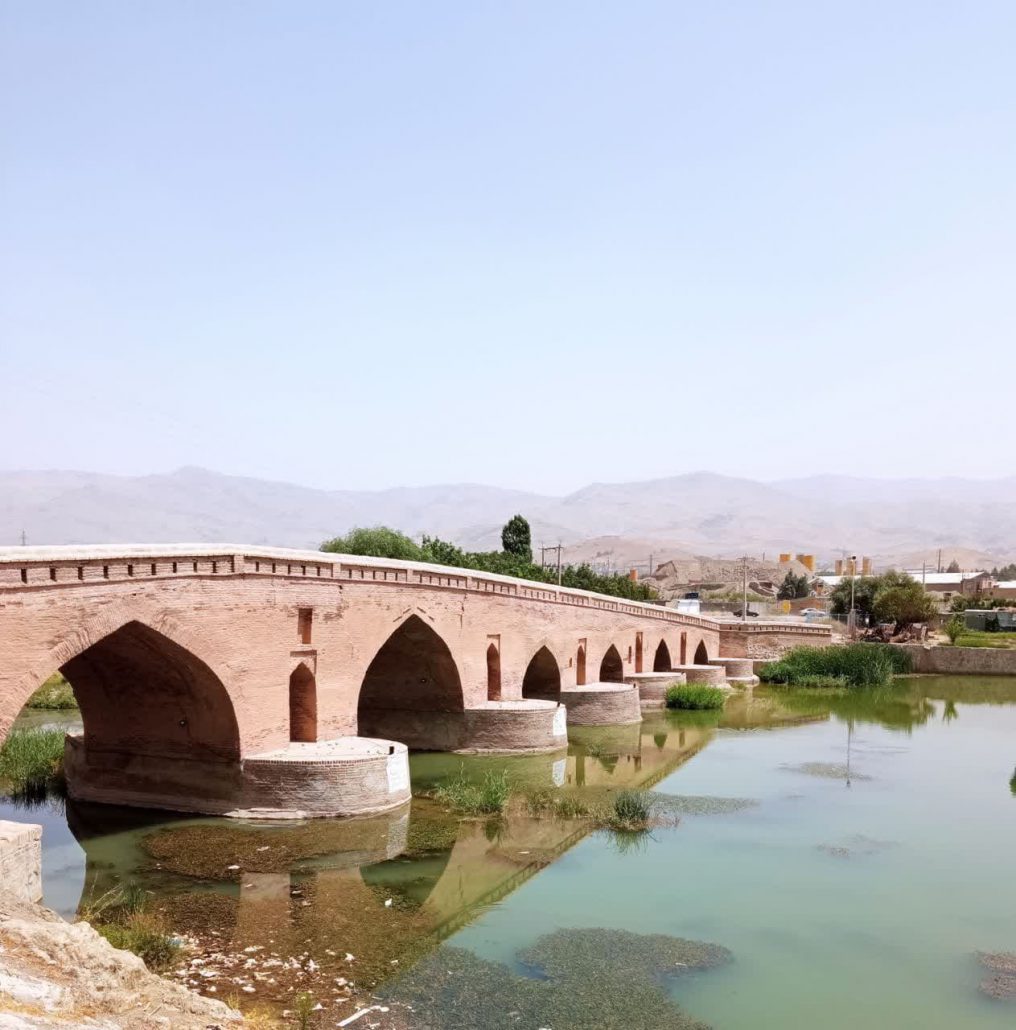 بازدید کمیته طبیعتگردی هیئت ورزشهای همگانی استان همدان از پل تاریخی قشلاق یا پل شیخ از جاذبههای گردشگری سنندج
