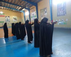 اجرای برنامه تیراندازی با تفنگ بادی با حضور جمعی از مادران منطقه قهاوند بمناسبت روز مادر