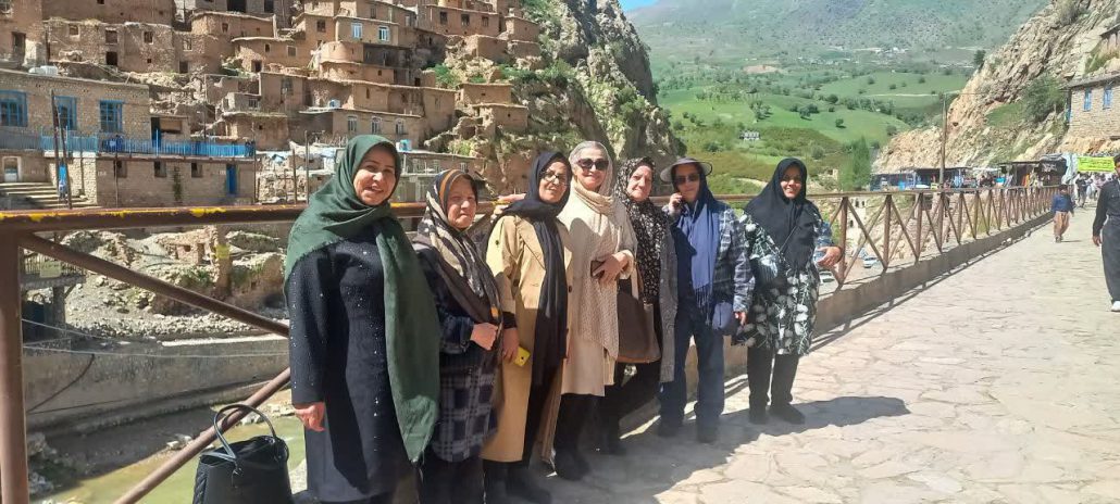 اردوی گردشگری بانوان هیئت ورزش‌های همگانی شهرستان اسدآباد به روستای گردشگری پالنگان استان کردستان