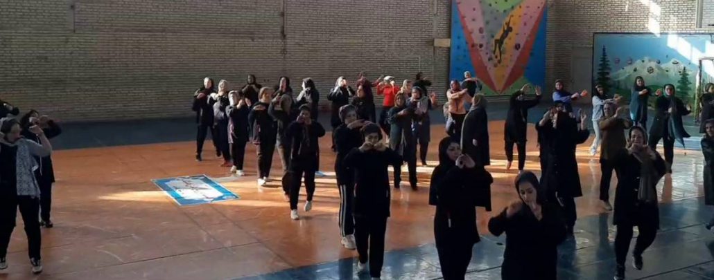 همایش ورزش صبحگاهی بانوان سالن عباد شهرستان نهاوند به مناسبت هفته تربیت بدنی به همت ورزشکاران هیئت ورزش همگانی شهرستان نهاوند