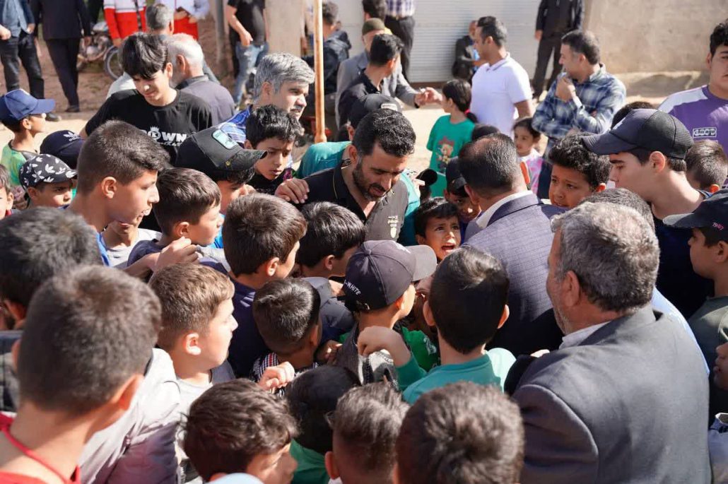 برگزاری همایش بزرگ پیادهروی خانوادگی با شرکت بیش از ٧٠٠ نفر از اهالی محترم روستای بزرگ سراوک به همت هیئت ورزشهای همگانی شهرستان فامنین و دهیاری سراوک