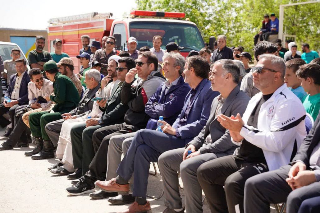 برگزاری همایش بزرگ پیادهروی خانوادگی با شرکت بیش از ٧٠٠ نفر از اهالی محترم روستای بزرگ سراوک به همت هیئت ورزشهای همگانی شهرستان فامنین و دهیاری سراوک