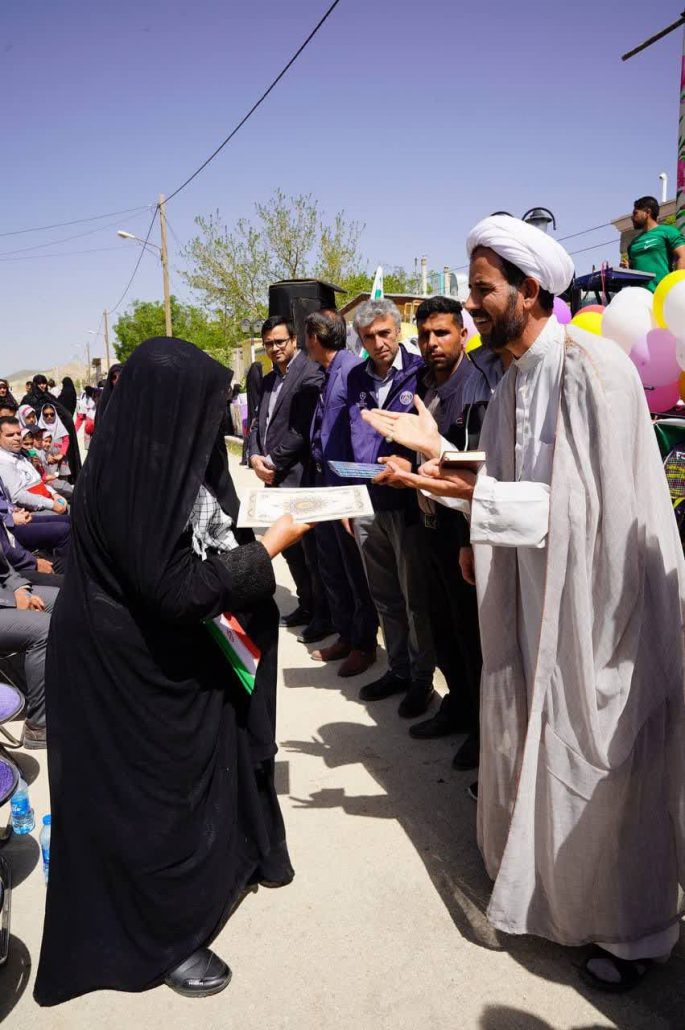 برگزاری همایش بزرگ پیادهروی خانوادگی با شرکت بیش از ٧٠٠ نفر از اهالی محترم روستای بزرگ سراوک به همت هیئت ورزشهای همگانی شهرستان فامنین و دهیاری سراوک