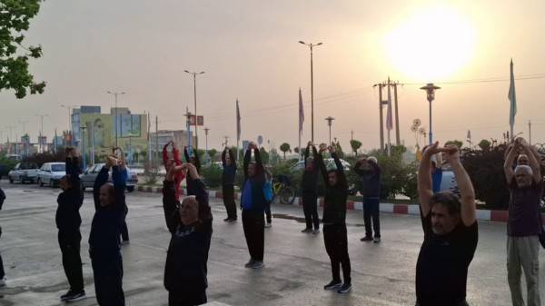 اجرای ورزش در ایستگاه صبحگاهی بوستان سفال شهر لالجین به همت کميته ورزشهای همگانی لالجین