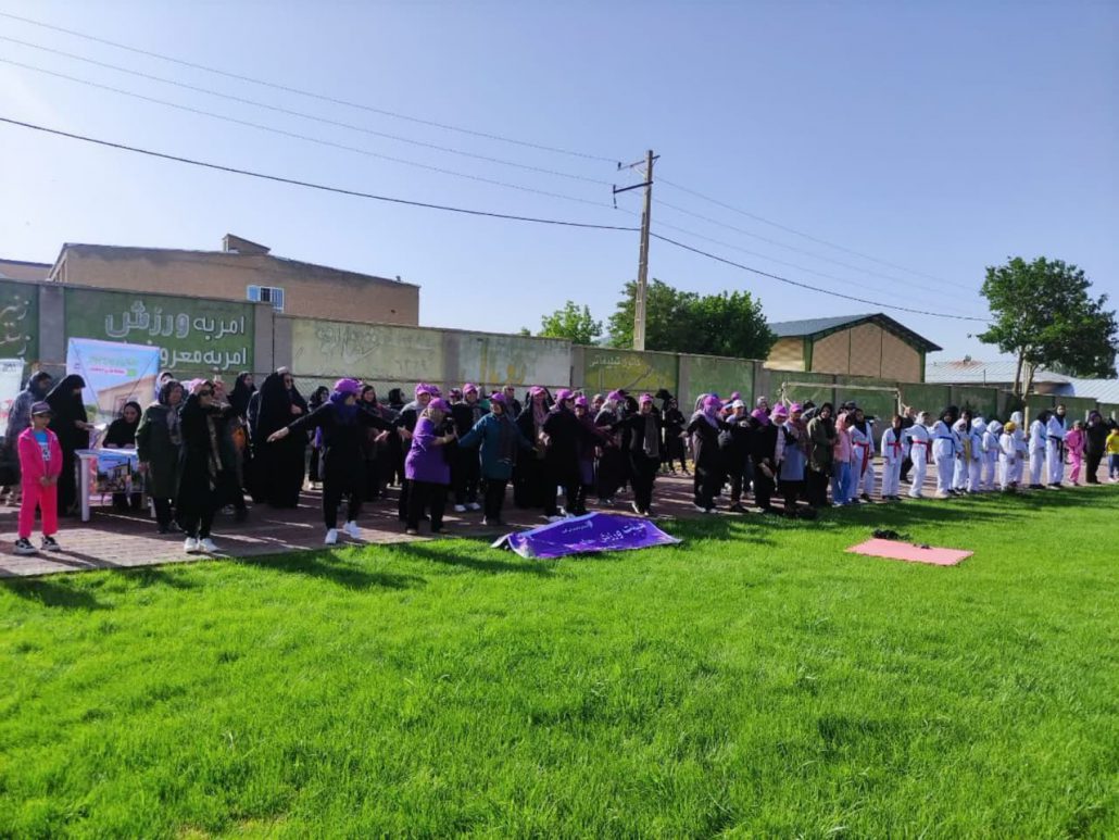 برگزاری همایش بزرگ پیادهروی خانوادگی در شهر رزن به مناسبت گرامیداشت هفته جمعیت و سالروز حماسه سوم خرداد، به همت هیئت ورزشهای همگانی شهرستان رزن