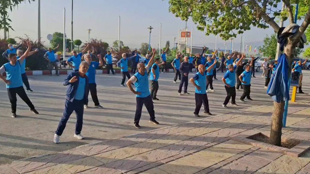 اجرای ورزش صبحگاهی در پارک سفال شهر جهانی لالجین با شعار هفته بدون دخانیات