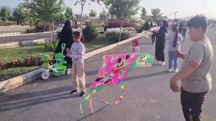 برگزاری جشنواره بادبادک‌ها به مناسبت دهه امامت به همت هیئت ورزشهای همگانی شهر جهانی لالجین