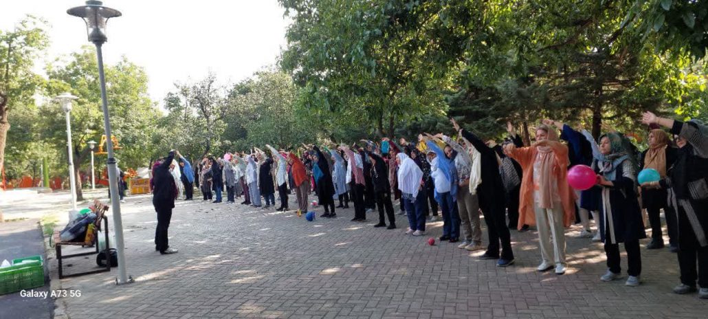 تقدیر از سر کار خانم منطقی فعال مردمی و اجرای ورزش صبحگاهی بانوان به مناسب عید غدیر خم با مربیگری خانم کاظمی در پارک بانوان همدان