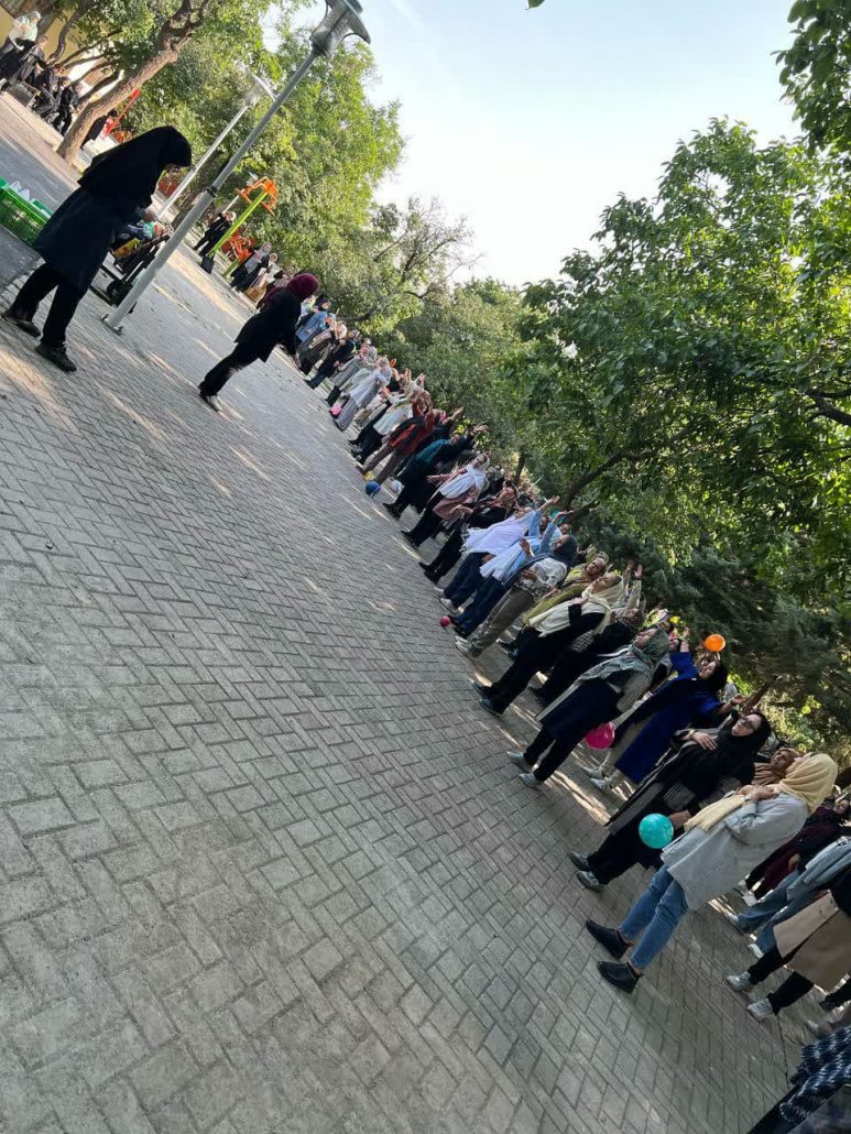 تقدیر از سر کار خانم منطقی فعال مردمی و اجرای ورزش صبحگاهی بانوان به مناسب عید غدیر خم با مربیگری خانم کاظمی در پارک بانوان همدان