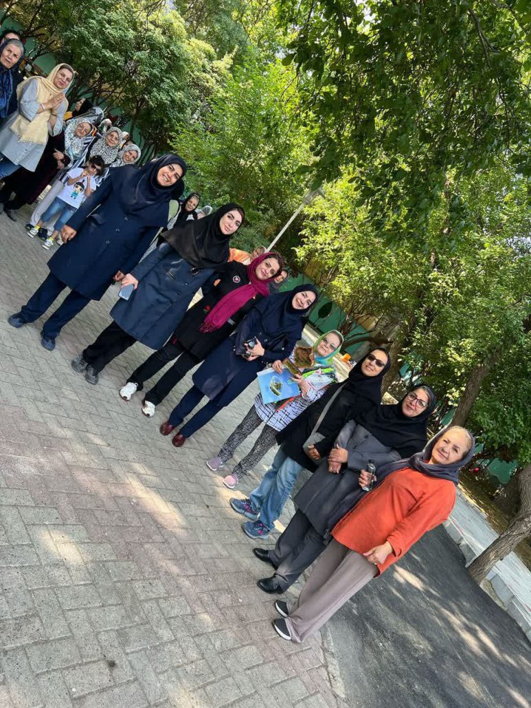تقدیر از سر کار خانم منطقی فعال مردمی و اجرای ورزش صبحگاهی بانوان به مناسب عید غدیر خم با مربیگری خانم کاظمی در پارک بانوان همدان